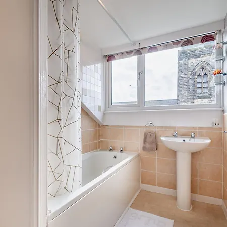 2 Bed In 91672
